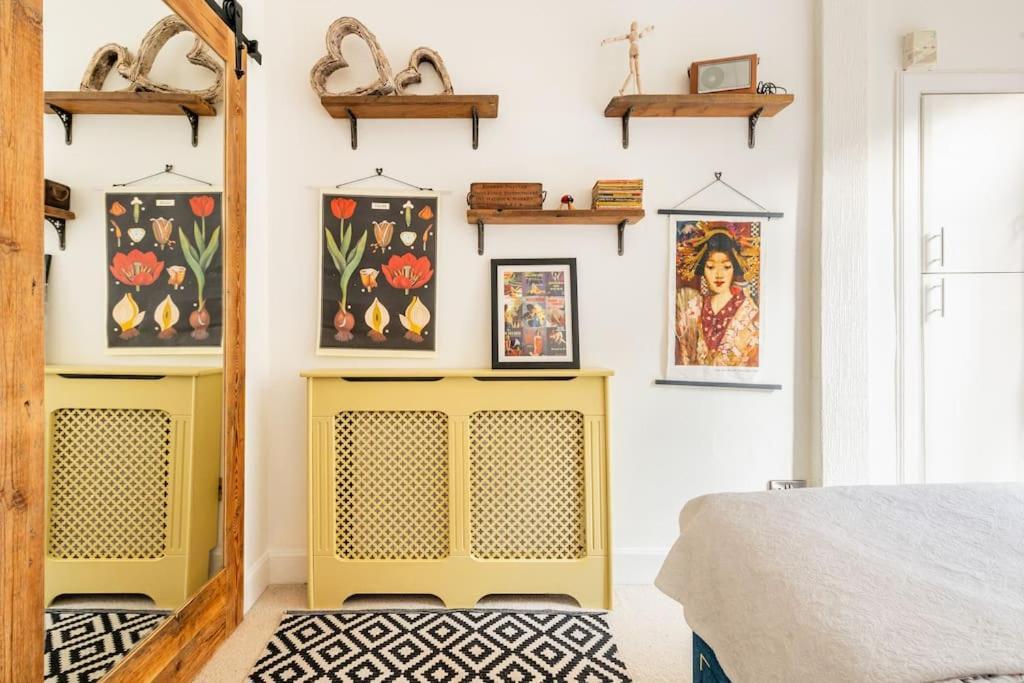 Holyrood Park: Lush & Arty 2 Double Bed Flat Apartment เอดินบะระ ภายนอก รูปภาพ