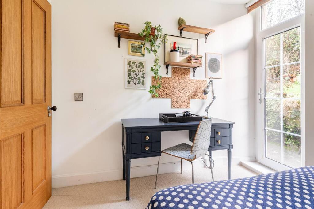 Holyrood Park: Lush & Arty 2 Double Bed Flat Apartment เอดินบะระ ภายนอก รูปภาพ
