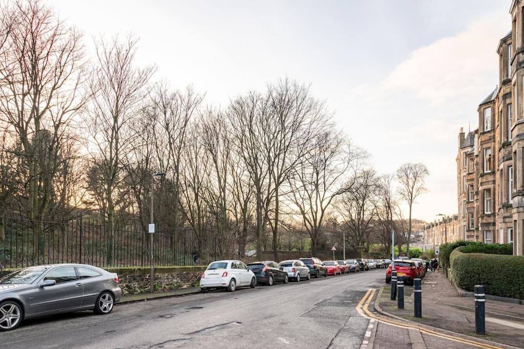 Holyrood Park: Lush & Arty 2 Double Bed Flat Apartment เอดินบะระ ภายนอก รูปภาพ