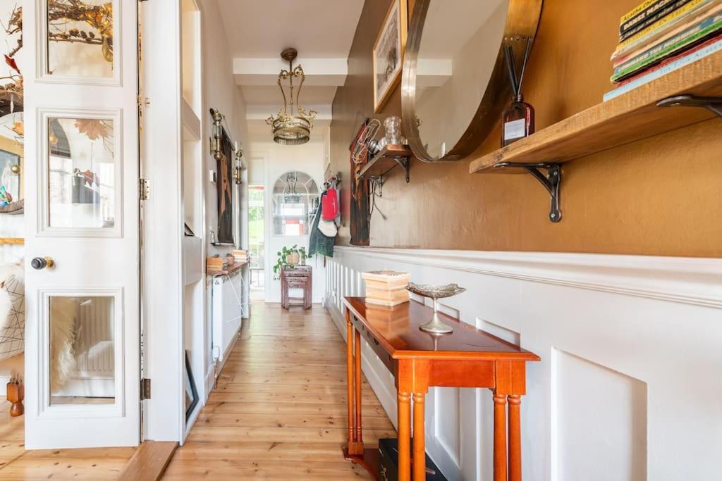 Holyrood Park: Lush & Arty 2 Double Bed Flat Apartment เอดินบะระ ภายนอก รูปภาพ
