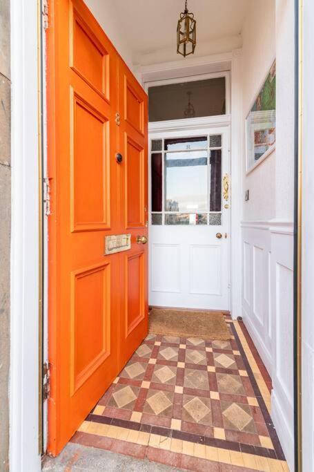 Holyrood Park: Lush & Arty 2 Double Bed Flat Apartment เอดินบะระ ภายนอก รูปภาพ