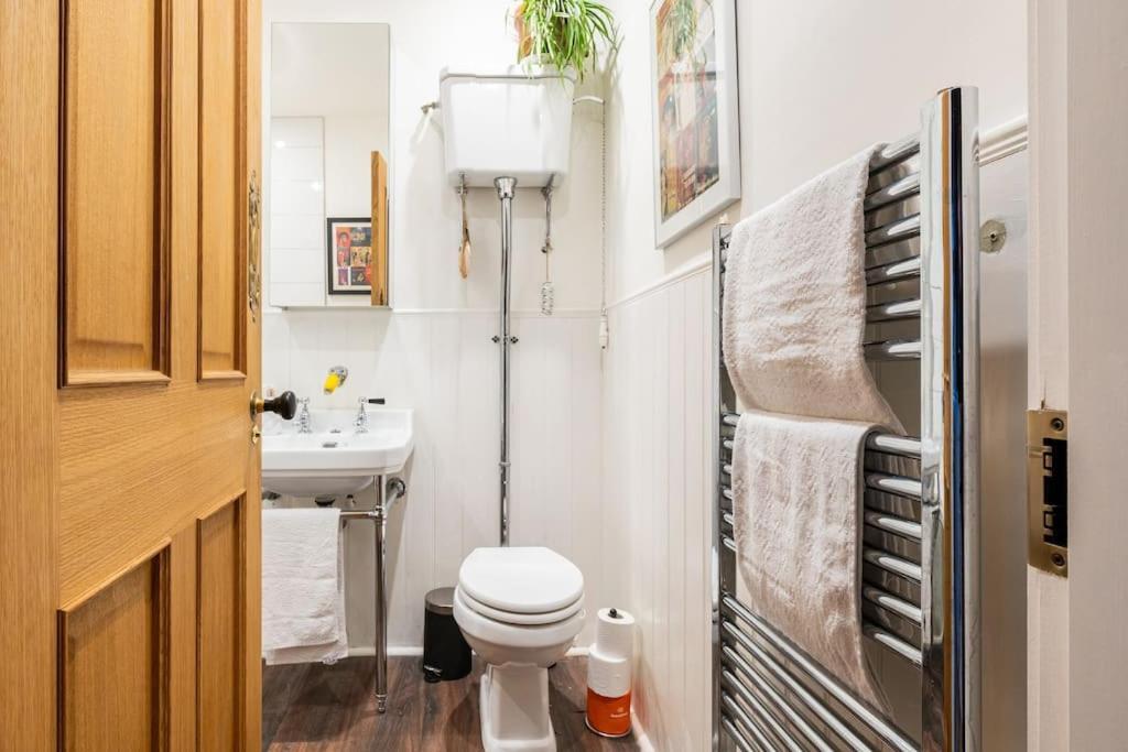 Holyrood Park: Lush & Arty 2 Double Bed Flat Apartment เอดินบะระ ภายนอก รูปภาพ
