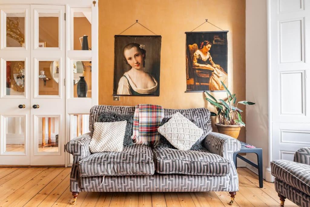 Holyrood Park: Lush & Arty 2 Double Bed Flat Apartment เอดินบะระ ภายนอก รูปภาพ