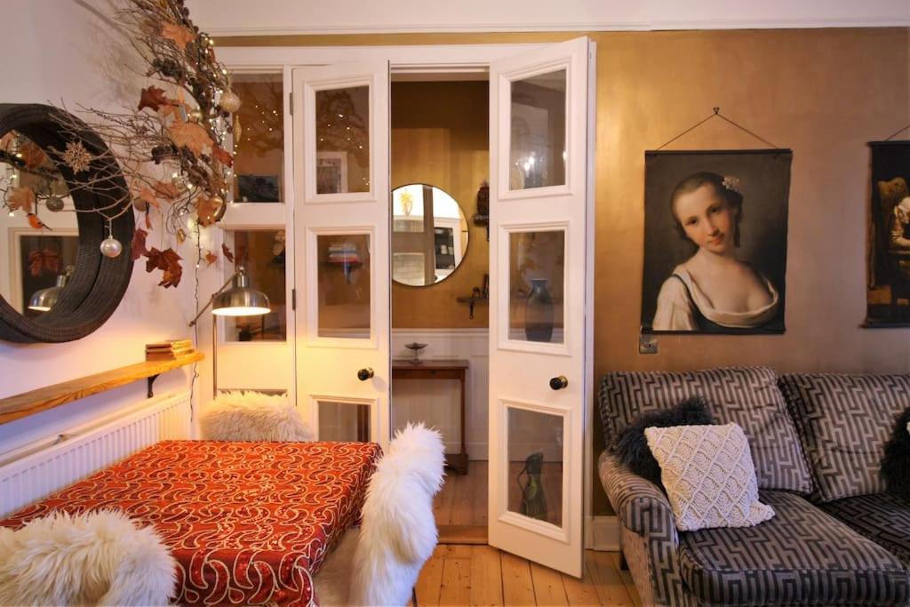 Holyrood Park: Lush & Arty 2 Double Bed Flat Apartment เอดินบะระ ภายนอก รูปภาพ