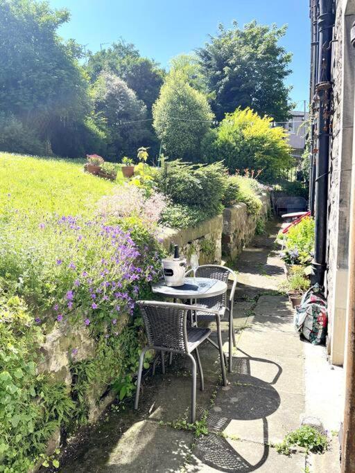 Holyrood Park: Lush & Arty 2 Double Bed Flat Apartment เอดินบะระ ภายนอก รูปภาพ