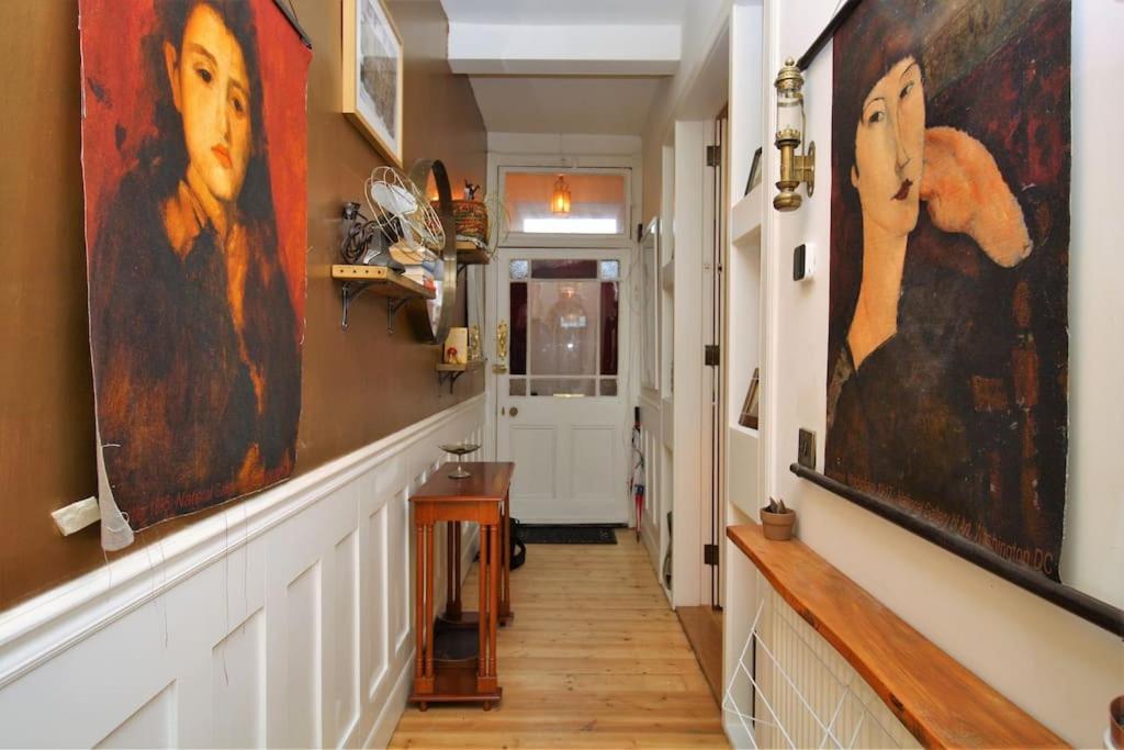 Holyrood Park: Lush & Arty 2 Double Bed Flat Apartment เอดินบะระ ภายนอก รูปภาพ