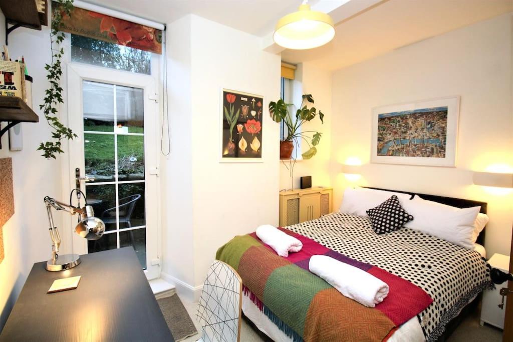 Holyrood Park: Lush & Arty 2 Double Bed Flat Apartment เอดินบะระ ภายนอก รูปภาพ
