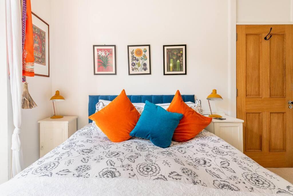 Holyrood Park: Lush & Arty 2 Double Bed Flat Apartment เอดินบะระ ภายนอก รูปภาพ