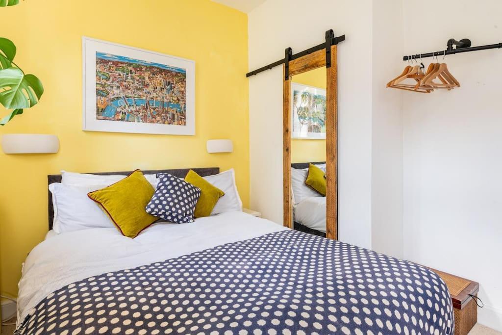 Holyrood Park: Lush & Arty 2 Double Bed Flat Apartment เอดินบะระ ภายนอก รูปภาพ