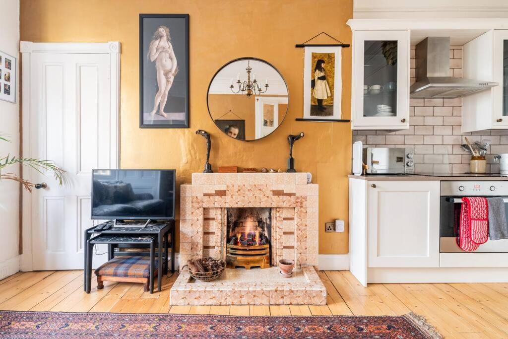 Holyrood Park: Lush & Arty 2 Double Bed Flat Apartment เอดินบะระ ภายนอก รูปภาพ