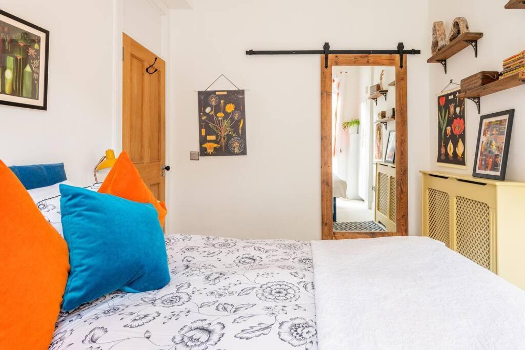 Holyrood Park: Lush & Arty 2 Double Bed Flat Apartment เอดินบะระ ภายนอก รูปภาพ