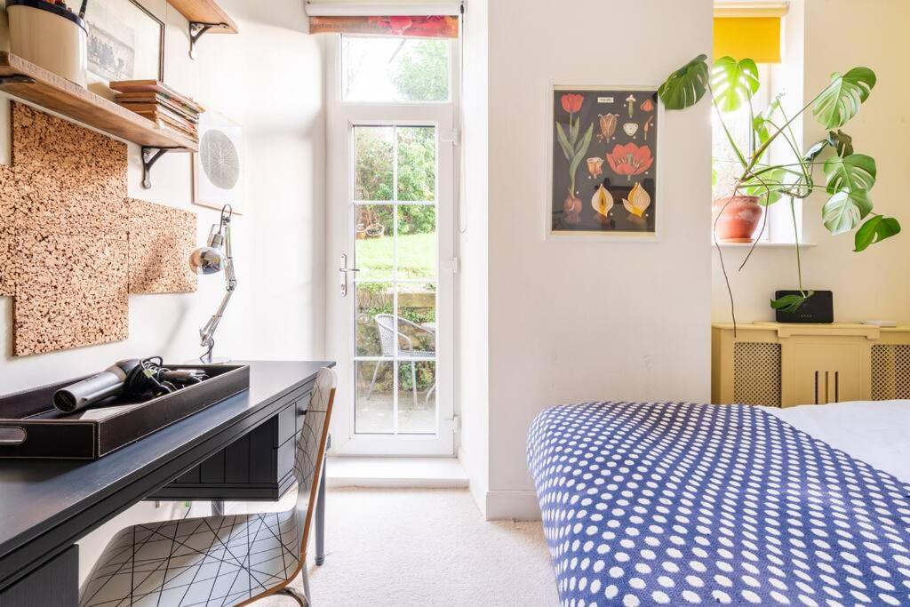Holyrood Park: Lush & Arty 2 Double Bed Flat Apartment เอดินบะระ ภายนอก รูปภาพ