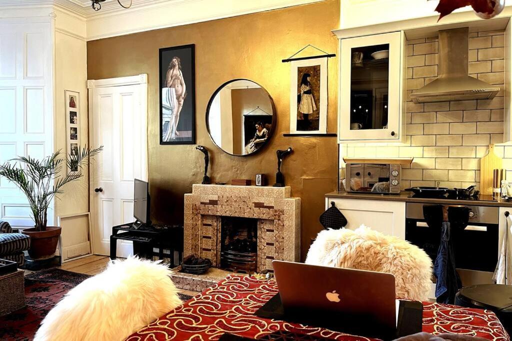 Holyrood Park: Lush & Arty 2 Double Bed Flat Apartment เอดินบะระ ภายนอก รูปภาพ