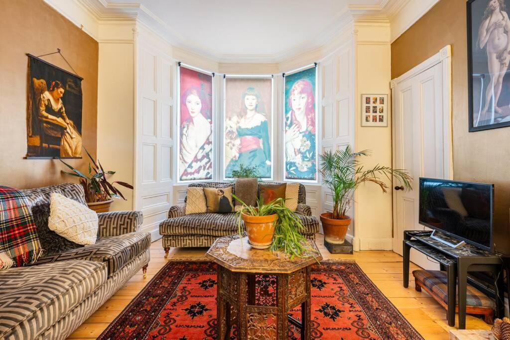 Holyrood Park: Lush & Arty 2 Double Bed Flat Apartment เอดินบะระ ภายนอก รูปภาพ