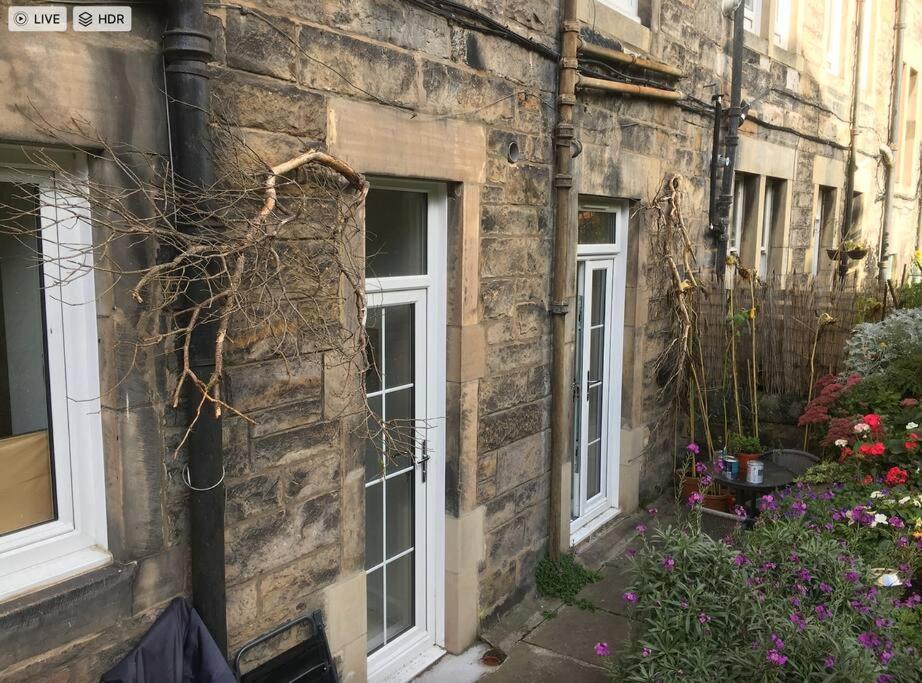 Holyrood Park: Lush & Arty 2 Double Bed Flat Apartment เอดินบะระ ภายนอก รูปภาพ