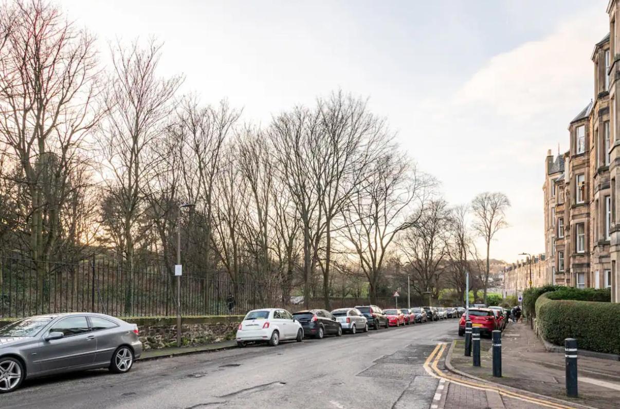 Holyrood Park: Lush & Arty 2 Double Bed Flat Apartment เอดินบะระ ภายนอก รูปภาพ