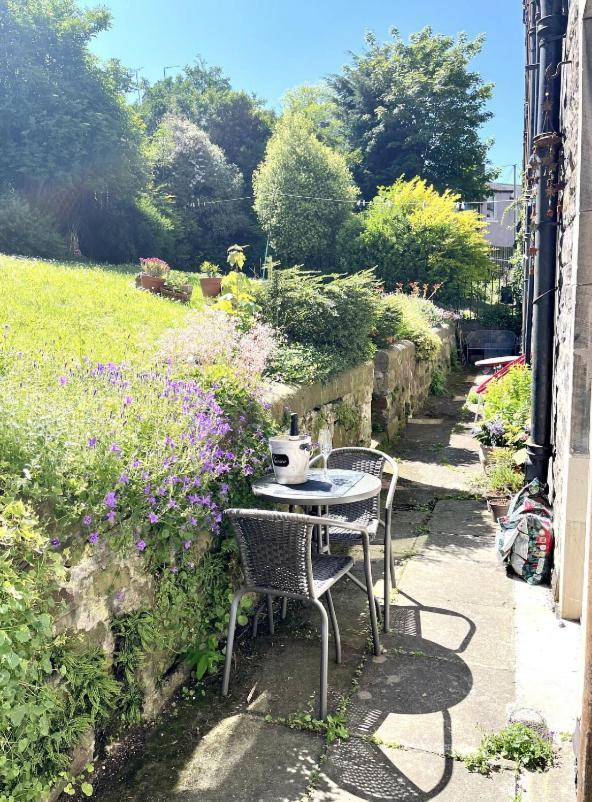 Holyrood Park: Lush & Arty 2 Double Bed Flat Apartment เอดินบะระ ภายนอก รูปภาพ