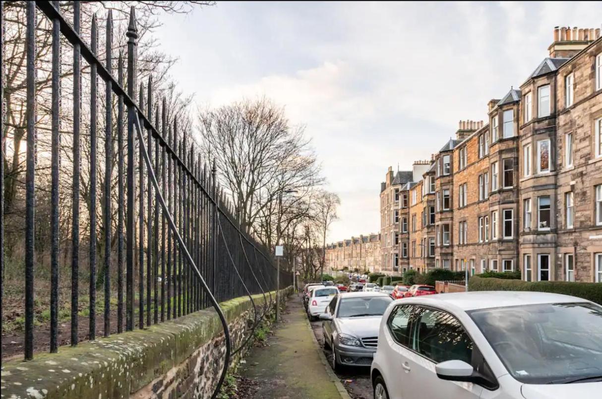 Holyrood Park: Lush & Arty 2 Double Bed Flat Apartment เอดินบะระ ภายนอก รูปภาพ